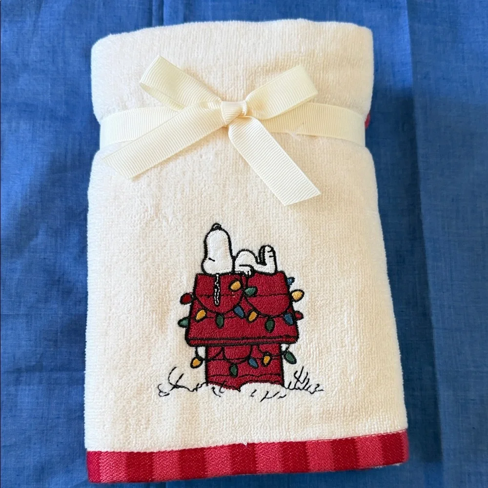New Peanuts Snoopy Holiday Hand Towel 2-PK with Red and Cream Design